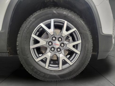 Used 2023 GMC Acadia SLT AWD/4WD image 3