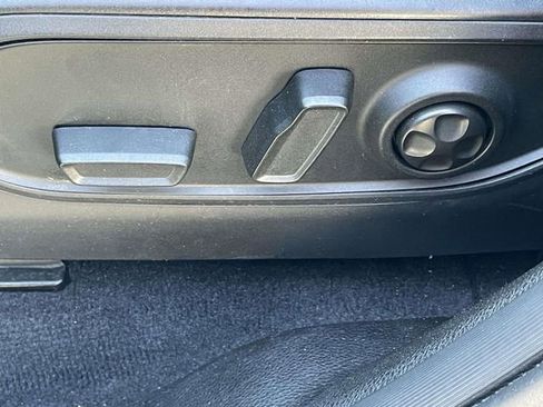 Used 2023 Jeep Grand Cherokee L Laredo image 12