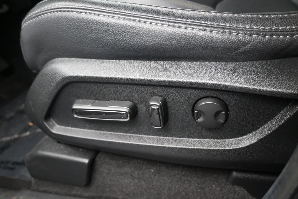 Used 2025 Honda Pilot EX-L image 12