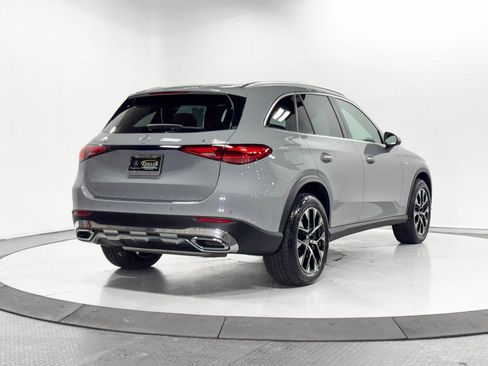 Used 2025 Mercedes-Benz GLC 350e GLC 350e w/ Driver Assistance Package image 34