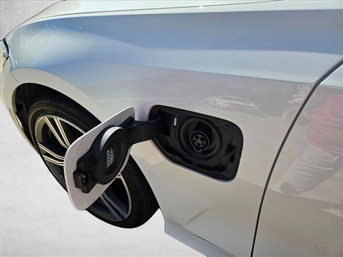 Used 2021 BMW 330e w/ Convenience Package image 10