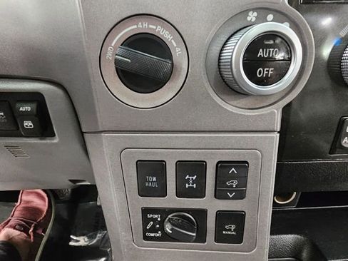 Used 2013 Toyota Sequoia Platinum image 18