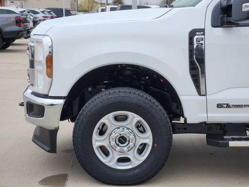 New 2026 Ford F250 XLT w/ FX4 Off-Road Package AWD/4WD image 9