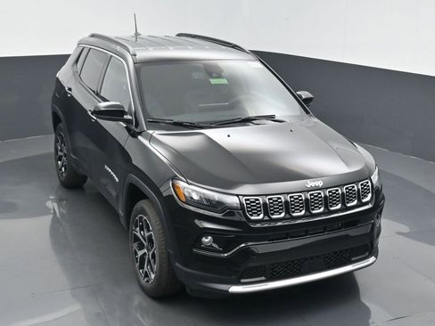 Used 2025 Jeep Compass Limited image 35