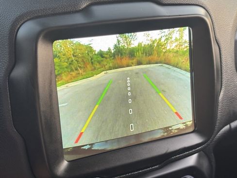 Used 2023 Jeep Renegade Trailhawk image 11