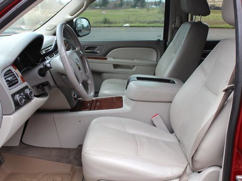 Used 2012 Chevrolet Suburban LTZ image 10