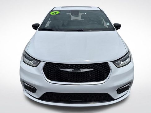 Used 2026 Chrysler Pacifica Limited FWD image 9
