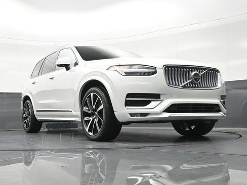 Used 2023 Volvo XC90 B5 Plus AWD/4WD image 33