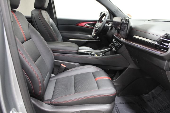 Used 2025 Chevrolet Traverse RS AWD/4WD image 28