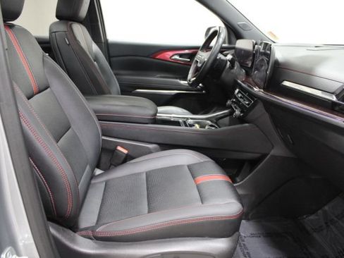 Used 2025 Chevrolet Traverse RS AWD/4WD image 28