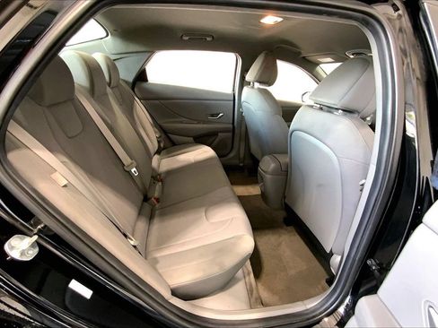 Used 2024 Hyundai Elantra SE FWD image 19
