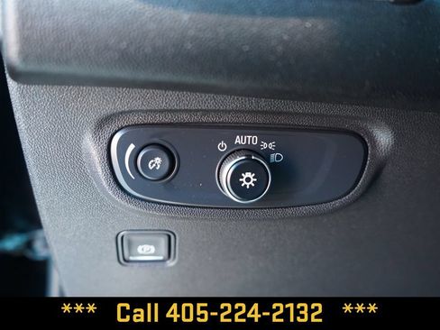 Used 2024 GMC Terrain SLE FWD image 30