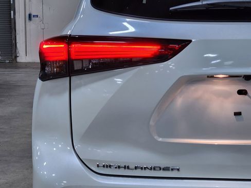 Used 2021 Toyota Highlander XSE image 20