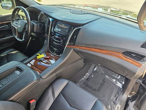 Used 2017 Cadillac Escalade Premium Luxury AWD/4WD image 11