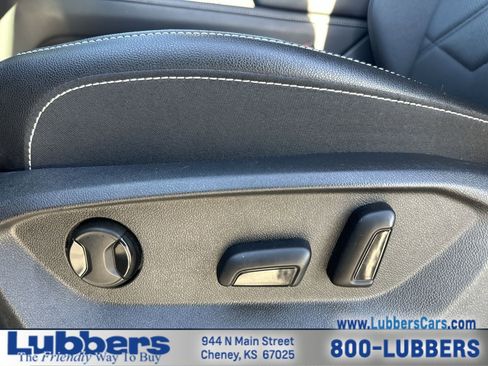 Used 2025 Volkswagen Atlas SE image 12