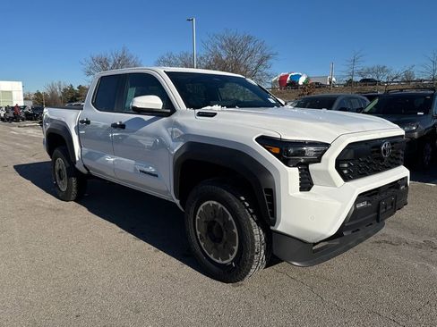 New 2025 Toyota Tacoma TRD Off-Road AWD/4WD image 10