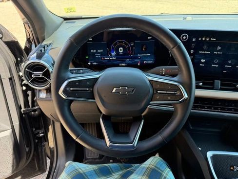 Used 2025 Chevrolet Equinox ACTIV w/ Safety and Technology Package FWD image 46