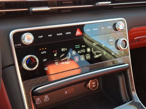 Certified 2025 Genesis GV80 3.5T e-SC image 23