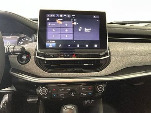 Used 2024 Jeep Compass Latitude w/ Sun and Sound Group AWD/4WD image 24