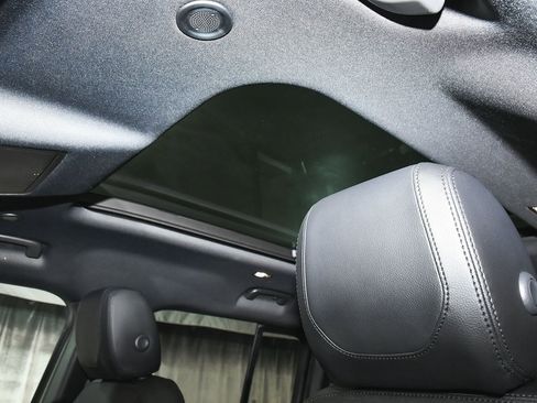 Used 2021 Land Rover Defender 110 X-Dynamic SE image 47