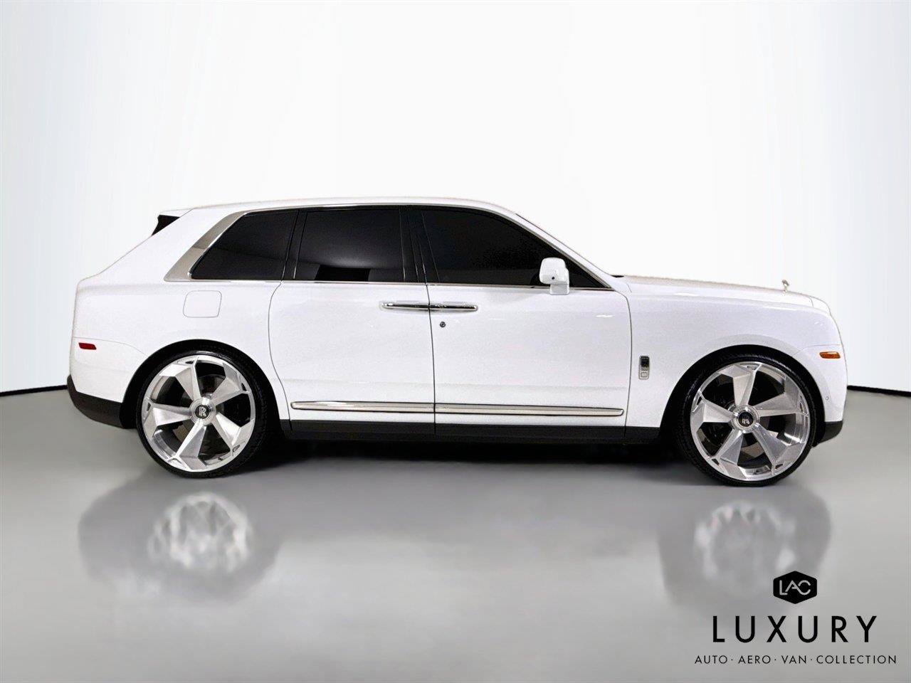 Used 2022 Rolls-Royce Cullinan w/ Cullinan Package AWD/4WD image 4
