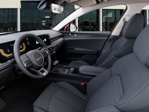 New 2025 Kia K5 LXS image 17