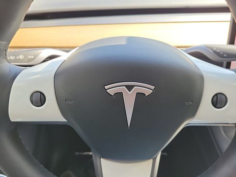 Used 2023 Tesla Model Y Long Range AWD/4WD image 21
