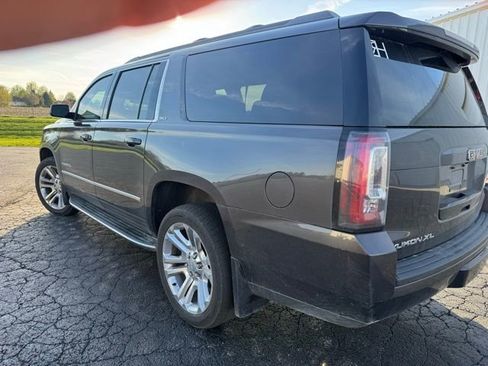 Used 2017 GMC Yukon XL SLT w/ Premium Edition image 3
