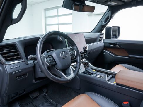 Used 2024 Lexus GX 550 w/ Accessory Package (2T) AWD/4WD image 20