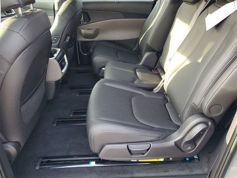 New 2026 Kia Carnival EX image 20