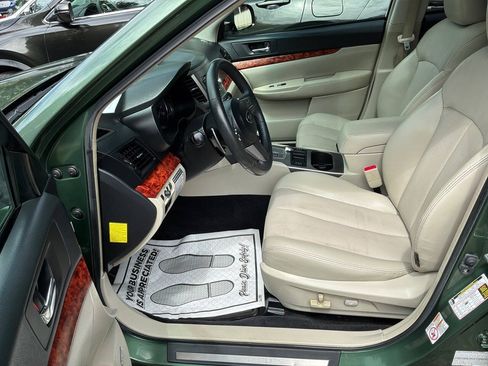 Used 2011 Subaru Outback 3.6R Limited w/ PWR Moonroof Pkg AWD/4WD image 9