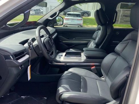 New 2026 Lincoln Navigator L Reserve AWD/4WD image 9