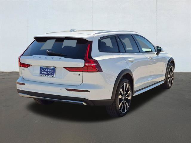 Certified 2025 Volvo V60 B5 Cross Country Ultra AWD/4WD image 5