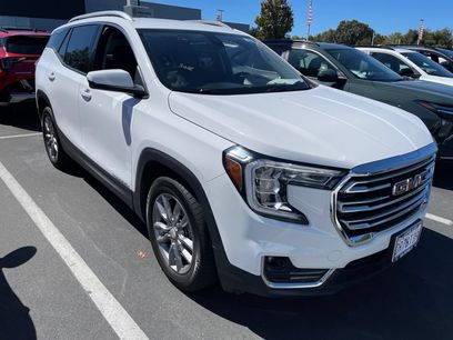 Used 2024 GMC Terrain SLT