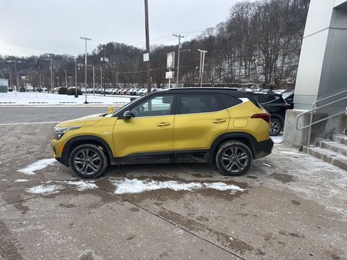 Used 2023 Kia Seltos S w/ Navigation Package image 4