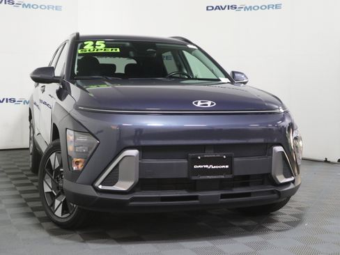 Used 2025 Hyundai Kona SEL image 2