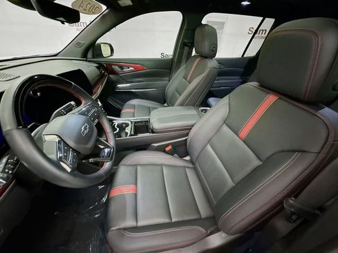 Used 2024 Chevrolet Traverse RS FWD image 24