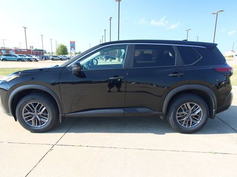 Used 2023 Nissan Rogue S AWD/4WD image 18