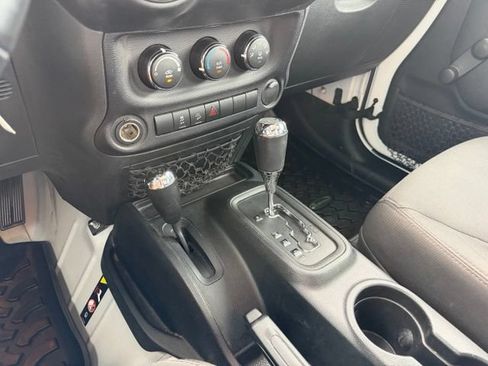 Used 2018 Jeep Wrangler Sport AWD/4WD image 14
