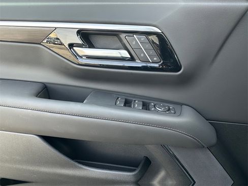 New 2026 Chevrolet Suburban Z71 w/ Comfort Package image 11