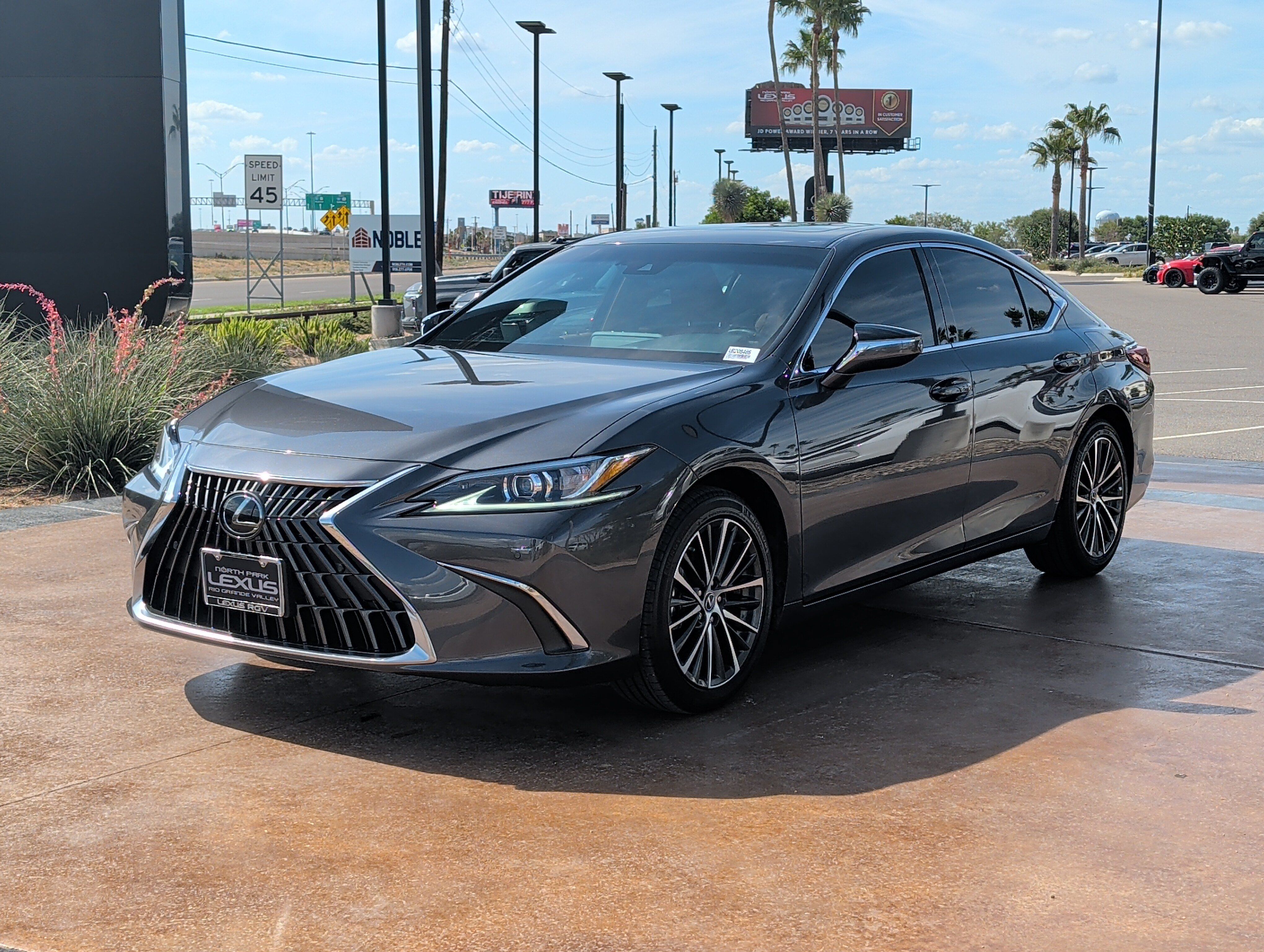 Used 2025 Lexus ES 350 w/ Premium Package FWD image 5