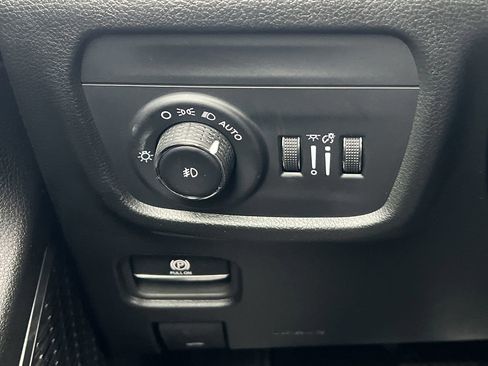 Used 2025 Jeep Grand Cherokee Summit image 16