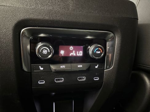 New 2026 Chevrolet Suburban Premier AWD/4WD image 31