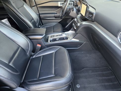 Certified 2020 Ford Explorer XLT w/ Equipment Group 202A image 9