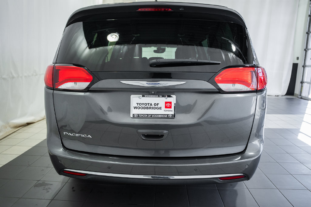 Used 2018 Chrysler Pacifica Touring-L Plus w/ Advanced Safetytec Group FWD image 5