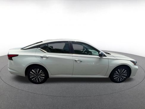 Used 2025 Nissan Altima 2.5 SV FWD image 16