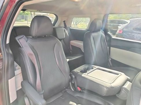 Used 2024 Kia Carnival LX FWD image 22