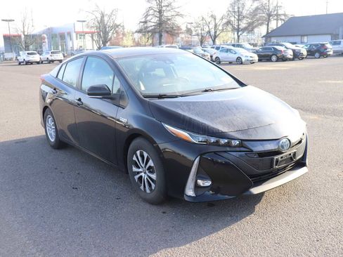 Certified 2022 Toyota Prius Prime Limited image 3