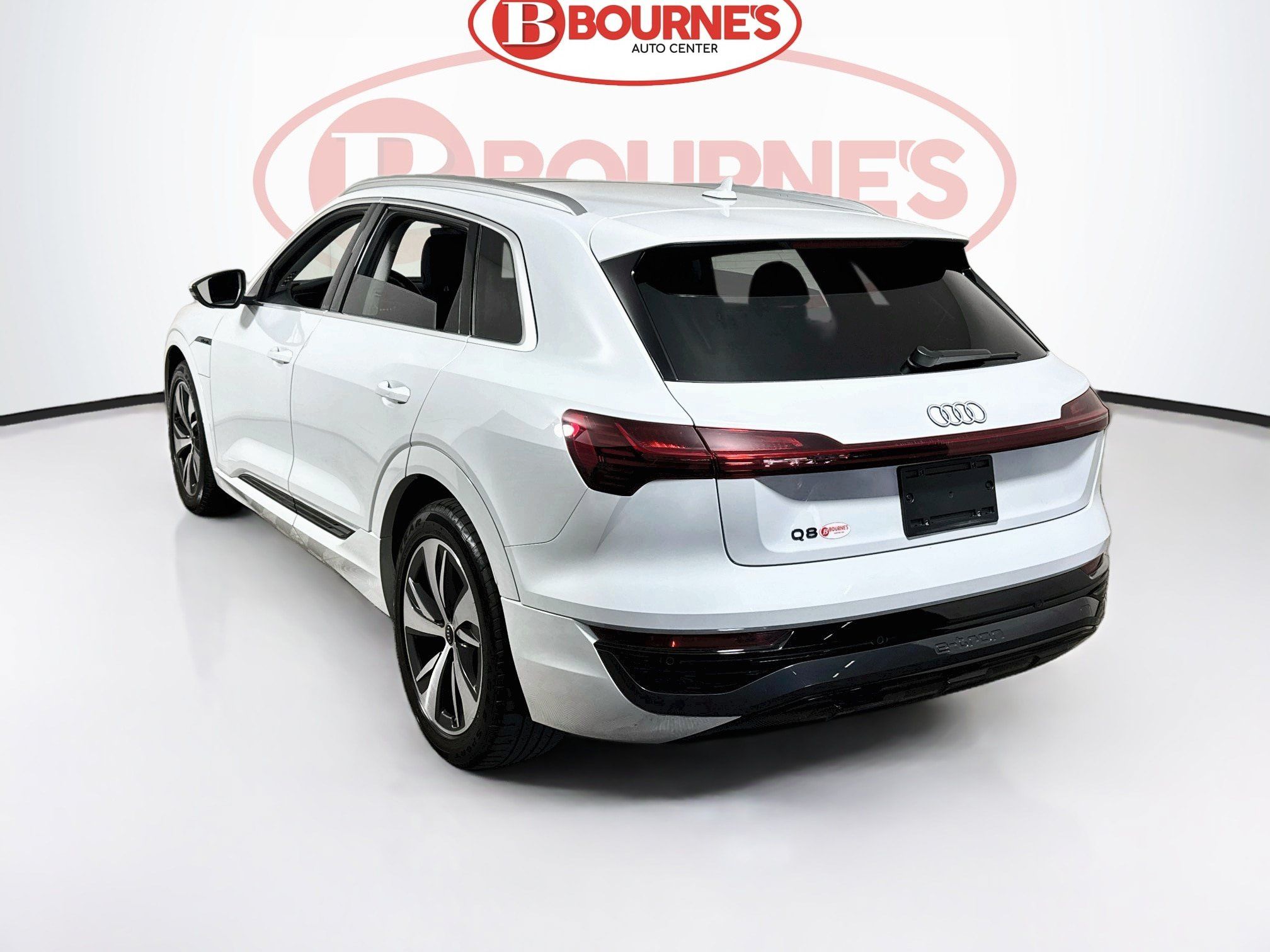 Used 2024 Audi Q8 e-tron Premium AWD/4WD image 9