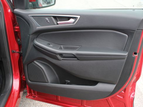 Used 2023 Ford Edge SEL image 16